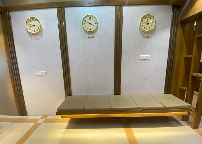 Hotel Bkc Crown - Near Trade Centre, Visa Consulate