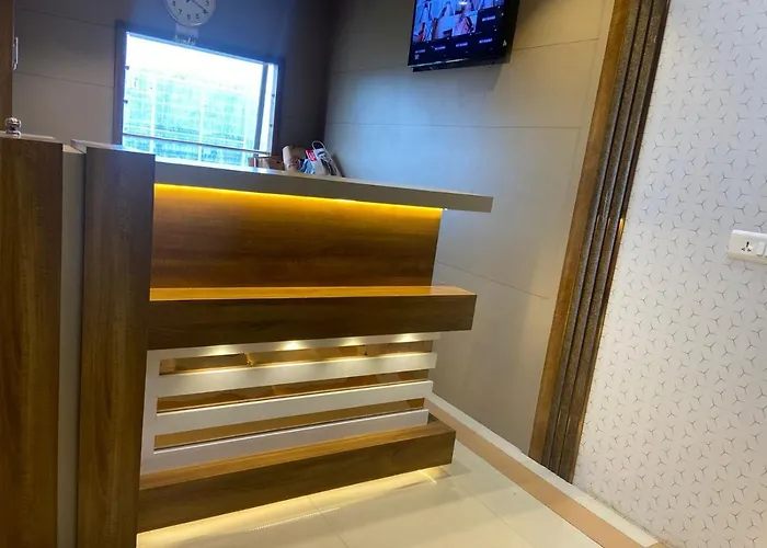 Hotel Bkc Crown - Near Trade Centre, Visa Consulate